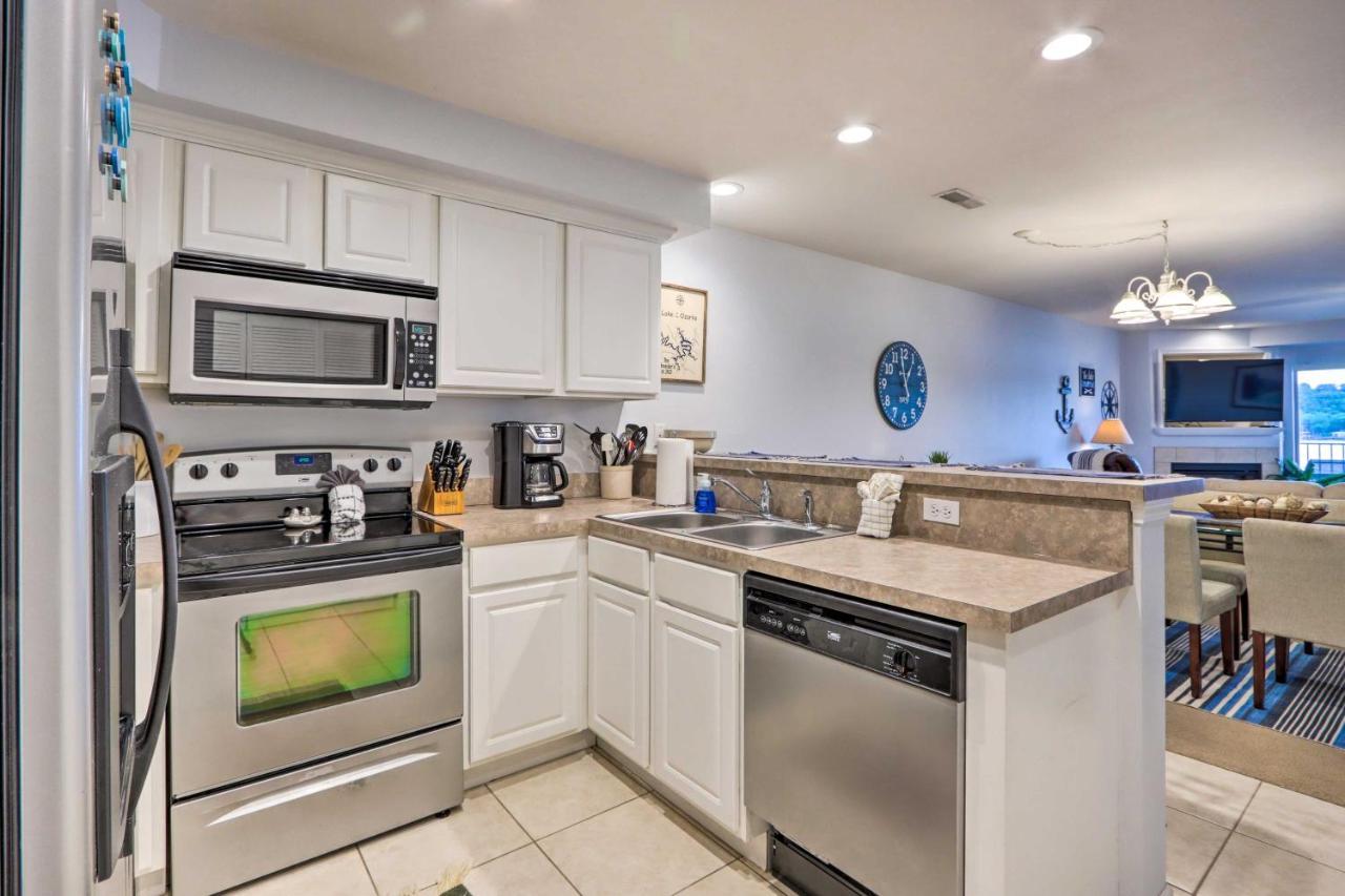 Breezy Lakefront Condo With Balcony And Lake View! Camdenton Exterior photo